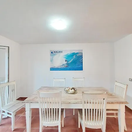 Kalani Surf House Homestay